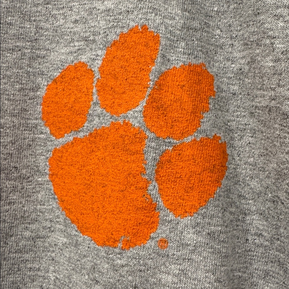NWT Clemson Proud Tigers Gray T-Shirt with a flag & Labradors Print - Picture 2 of 6